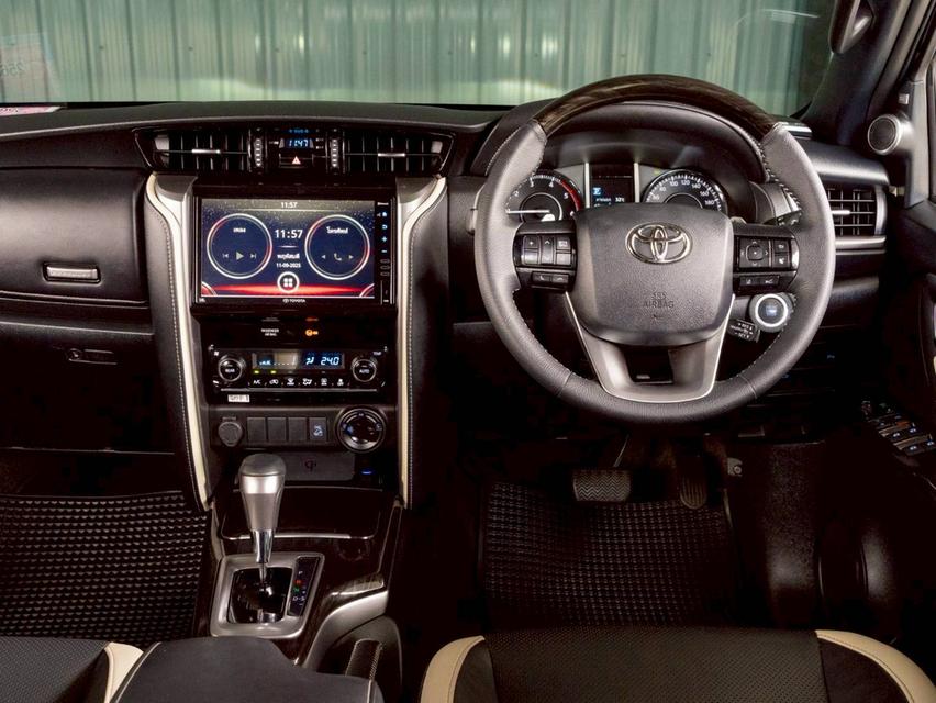 Toyota Fortuner 2.8 Legender 4WD ปีจด 2021 12