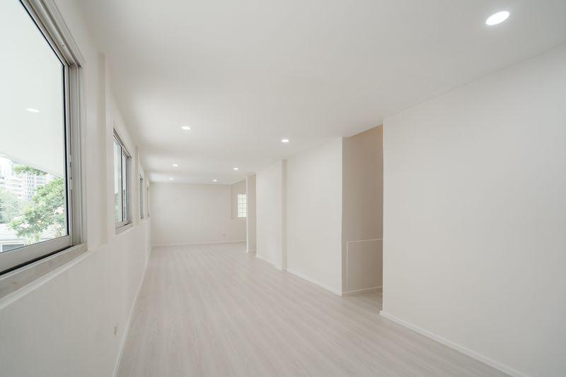 ขาย Townhome 3 ชั้น 48 ตรวา ซอยสุขุมวิท 15 ทำเลดี เพียง 1 นาทีถึง โรงเรียนนานาชาติ NIST และ 5 นาที ถึง BTS อโศก 19