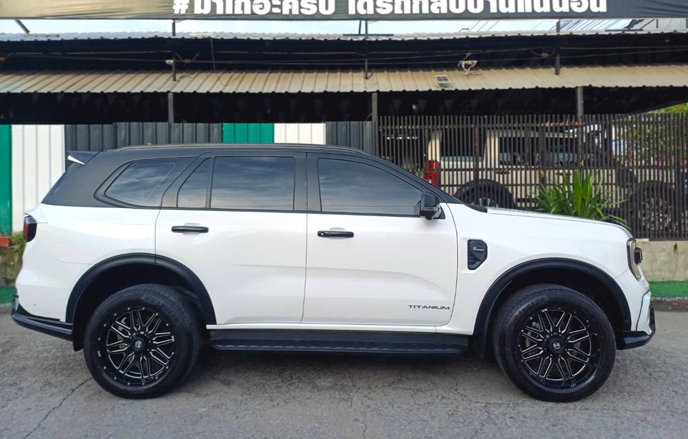 ปี2023 FORD EVEREST TITATIUM AUTO TOP ขับ 4 หล่อเกินบรรยาย ชุดแต่งสุดหรูรอบคัน