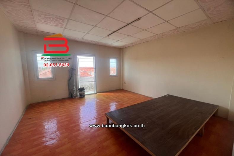 อาคารพาณิชย์ เนื้อที่ 16 ตร.ว. หมู่บ้าน เค.ซี.1 (ซอยหทัยราษฏร์ 39) ถนนหทัยราษฎร์ แขวงสามวาตะวันตก เขตคลองสามวา 17