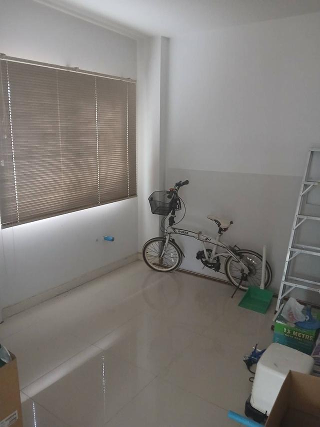 ให้เช่าบ้านเดี่ยว 2 ชั้น : 56 ตรว.  3 ห้องนอน 3 ห้องน้ำ ถนนบ้านกล้วย-ไทรน้อย บางบัวทอง นนทบุรี ตรงข้ามสนามเด็กเล่น ฟิตเนต สวนสาธารณะหมู่บ้าน 6