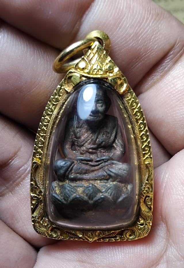 หลวงปู่ทวดเบ้าทุบปี40เลี่ยมทอง
