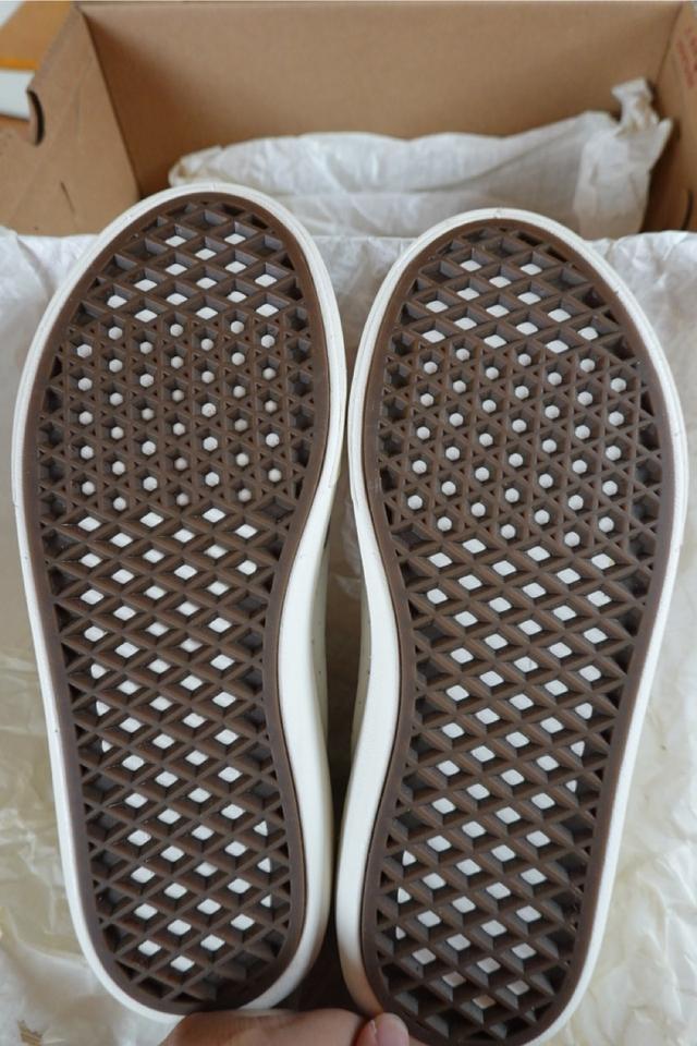 รองเท้ามือสอง VANS comfycush one marshmallow us:6.5