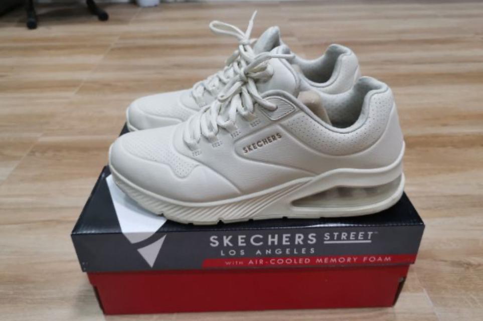 รองเท้าผ้าใบ Skechers 2