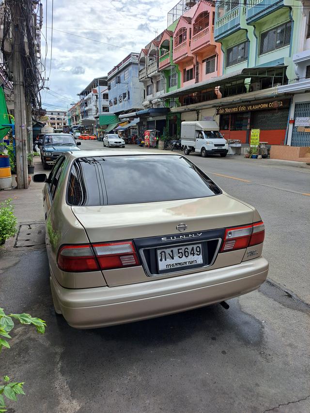 Nissan Sunny  3