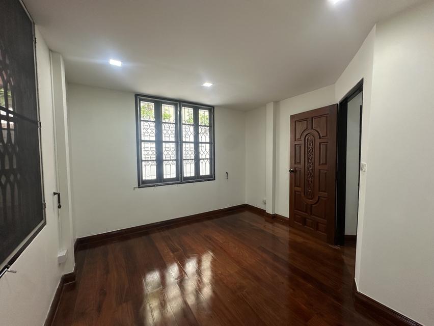 🏡 ขายบ้านเดี่ยวชั้นเดียว   54 ตร.ว.  รีโนเวทใหม่ พร้อมเข้าอยู่  ม.เสริมมิตร ซอยนวมินทร์ 68   รีโนเวทใหม่ พร้อมเข้าอยู่ 6