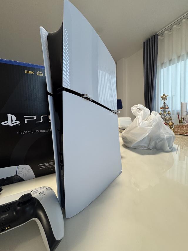 PlayStation 5 Slim Digitประกันศูนย์เหลือ 1 ปีใช้งานมาประมาณ 3 เดือน กว่าขายในราคา 10,000 บาทสภาพนางฟ้านะคะสนใจสอบถามได้เลยค่ะ 3