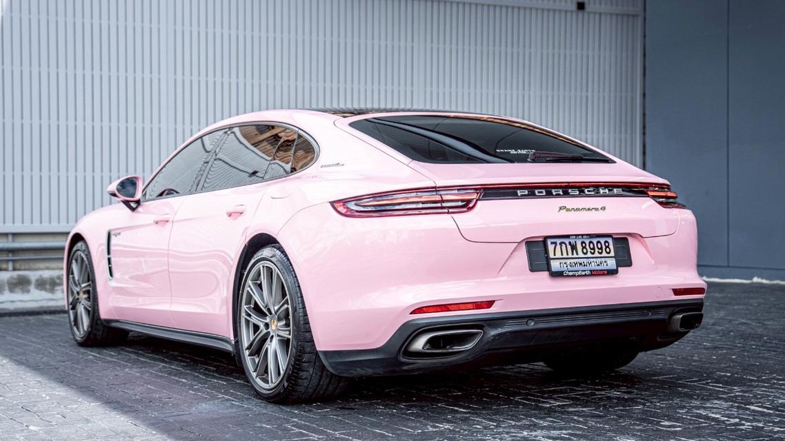 Porsche Panamera 4 E-Hybrid Executive 2018 สีขาว Wrap กันรอยสีชมพู รูปที่ 6