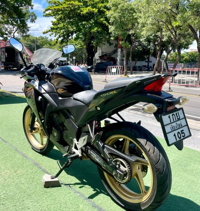 Honda CBR สีดำ 3