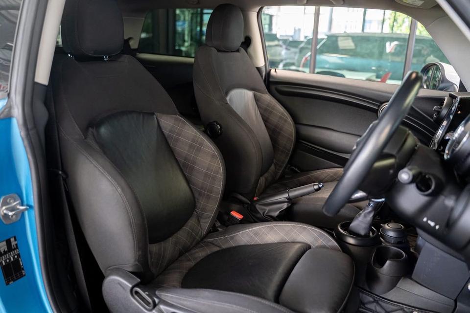 MINI F56 Cooper 1.5   ปี 2015 ไมล์ 52,000 km ประวัติการเซอร์วิสศูนย์ BMW ตลอด 13