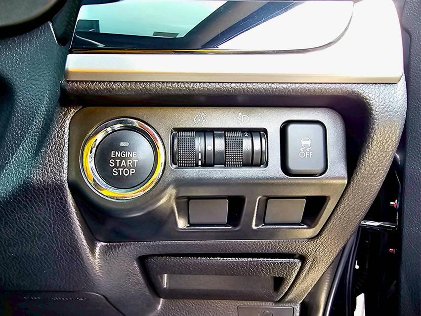 รหัสรถ SEZ162 📌 Subaru XV 2.0 I-P (MNC) เกียร์ ออโต้ เบนซิน สี เทา ปี 2016 17