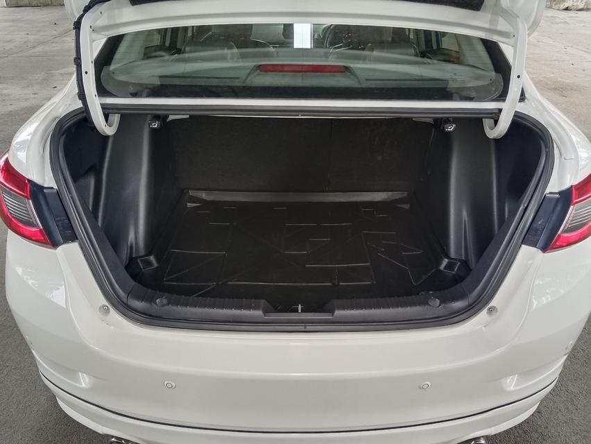 Mazda2 1.3High Connect Sedan ปี2018 สีขาว 17