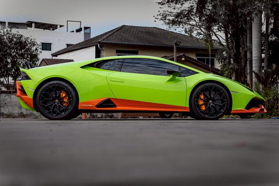 Lamborghini Huracán EVO AWD MY2021📆 ปีผลิต 2020 | 📍ราคาเพียง 19,900,000 บาทRenazzo Warranty ถึงวันที่ 01/02/2026 6