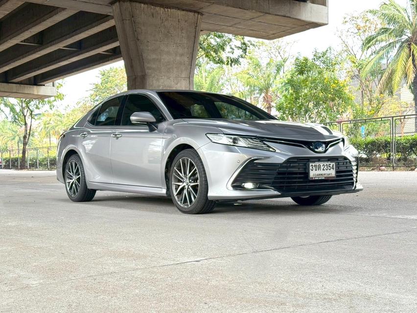 ขายรถ Toyota Camry 2.5 Hybrid ปี 2022 สีเทา เกียร์ออโต้