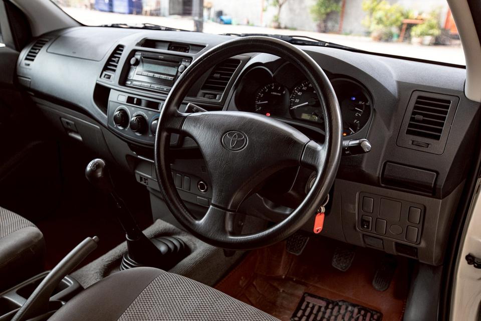 Toyota Vigo Champ Cab 2.5J ดีเซล เกียร์ธรรมดา ปี 2011 สีเทา มือเดียวป้ายแดง 15