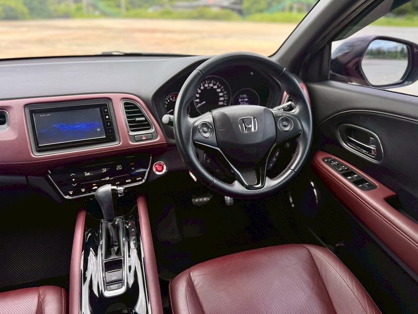 HONDA HRV 1.8 RS TOP SUNROOF (mnc)ปี 20 สีแดง  ออโต้  17