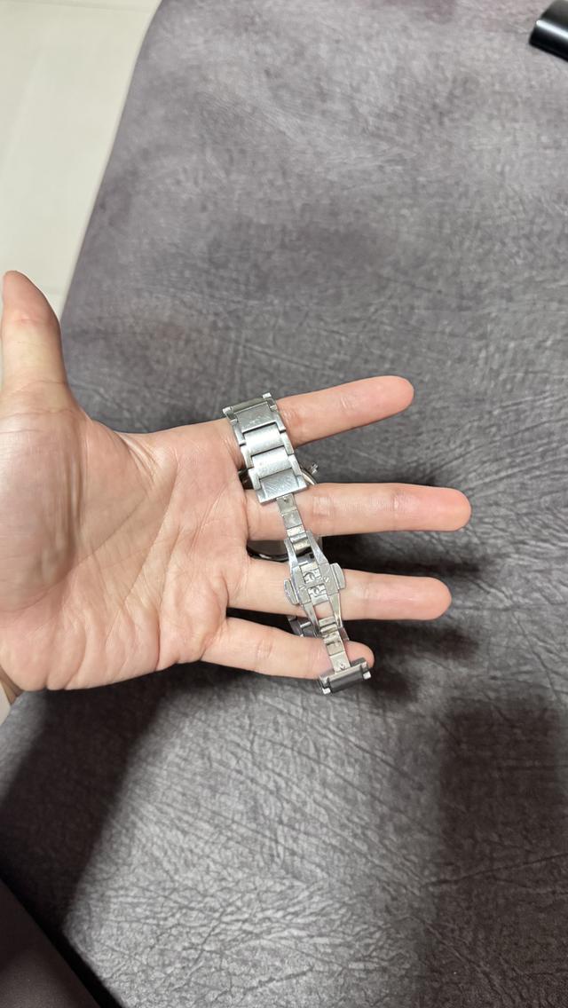 Emporio Armani รุ่น Mario Chronograph (รหัส AR11306) ซึ่งเป็นนาฬิกาข้อมือสำหรับผู้ชายที่โดดเด่นด้วยดีไซน์ทันสมัยและฟังก์ชันครบ รูปที่ 5