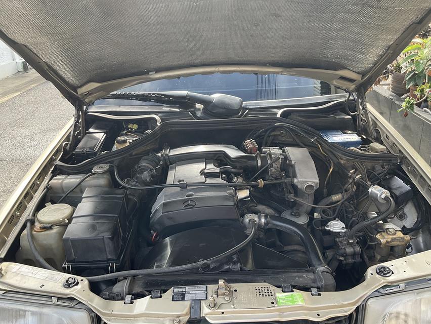 ขายรถยนต์ Mercedes Benz e220 สีทรายทองสภาพสวยมาก 9