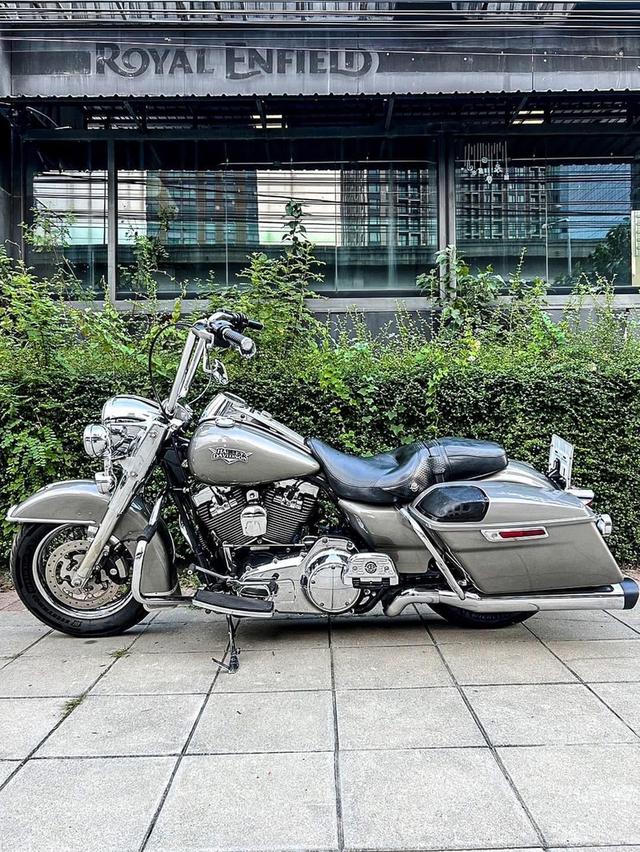 Harley Davidson Road King เครื่องสมบูรณ์พร้อมขับขี่ 4