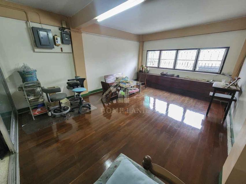 อาคารพาณิชย์ 4.5 ชั้น อ่อนนุช 60 ติดถนนใหญ่ ใกล้รถไฟฟ้า มีที่จอดรถ 3