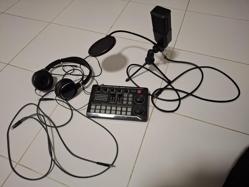 ขายยกเซ็ต Live Sound Card พร้อมไมค์ และ หูฟัง มือสองสภาพดี 2