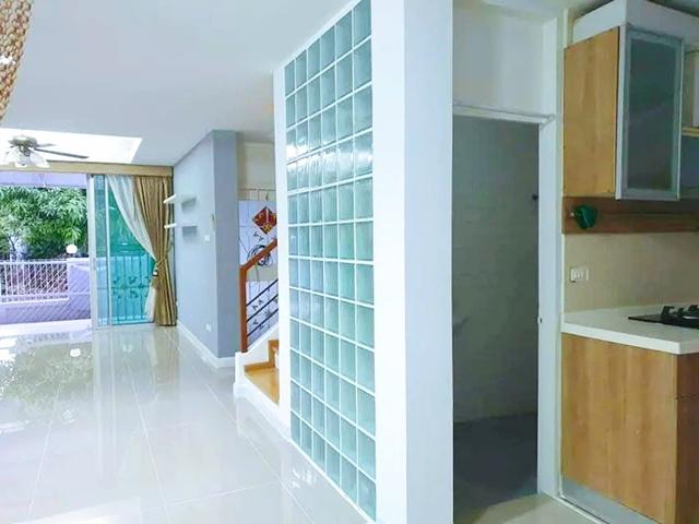 ตลาดใจโต300ม. ตลาดเคหะบางพลี ให้เช่าบ้าน 2ชั้น หรูหรา 36 ตร.วา. รร.เกวลินวิทยา 1.8 กม. พร้อมเฟอร์ฯครบ ทำเลดี 3นอน รพ.จุฬ 4