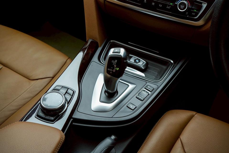 BMW 320D 2.0 Luxury F30 AT 2014 รูปที่ 11