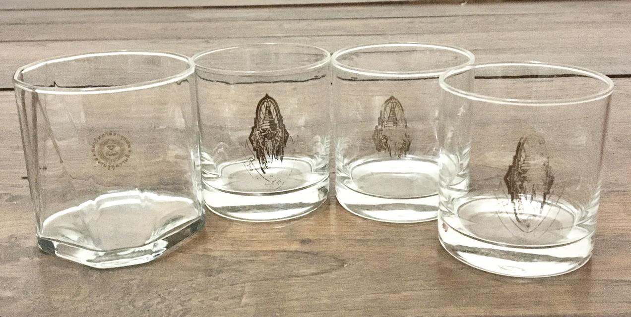 แก้วสะสมเก่าเก็บ รวม 18 ใบ แก้วที่ระลึกหลายแบบหลายยี่ห้อน่าสะสม