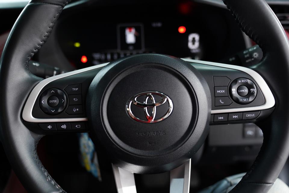 TOYOTA #YARIS ATIV 1.2 Premium Luxury AT ปี 2023 สีเทา ไมล์ 25,000 km 10