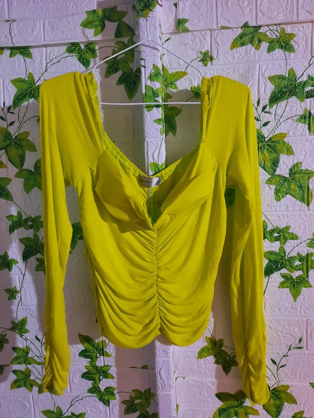 ปล่อยต่อเสื้อผ้ามือสอง