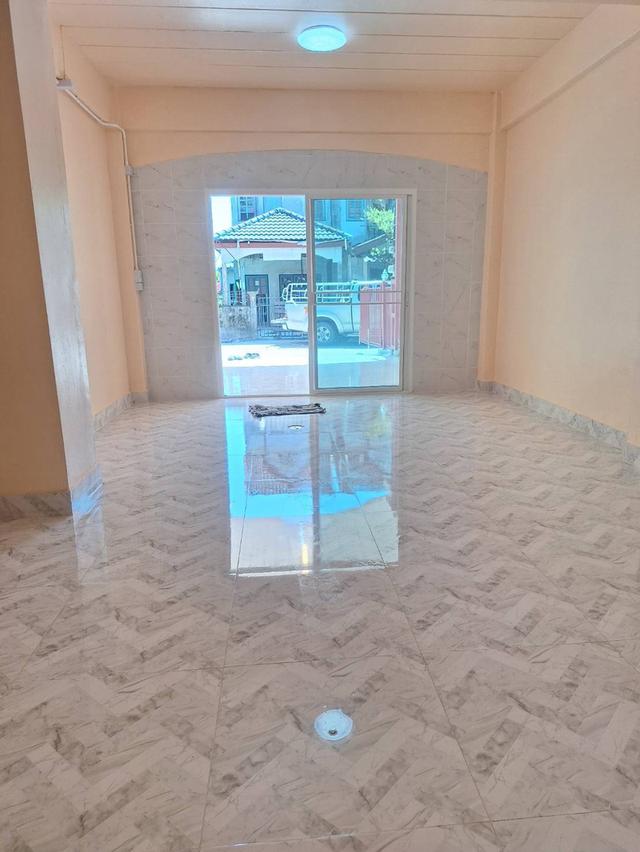 ขายถูก ทาวน์เฮ้าส์ 2 ชั้น ชุมชนประชาสำราญ หนองจอก รีโนเวทใหม่หมดทั้งหลัง 4