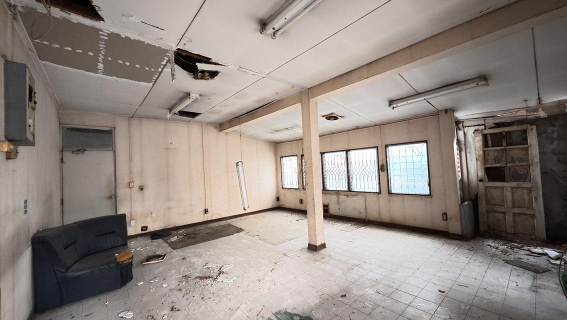 ที่ดินพร้อมสิ่งปลูกสร้าง ซอยสี่ไชยทอง 18 ถนนแจ้งวัฒนะ ต.บางตลาด อ.ปากเกร็ด จ.นนทบุรี 9