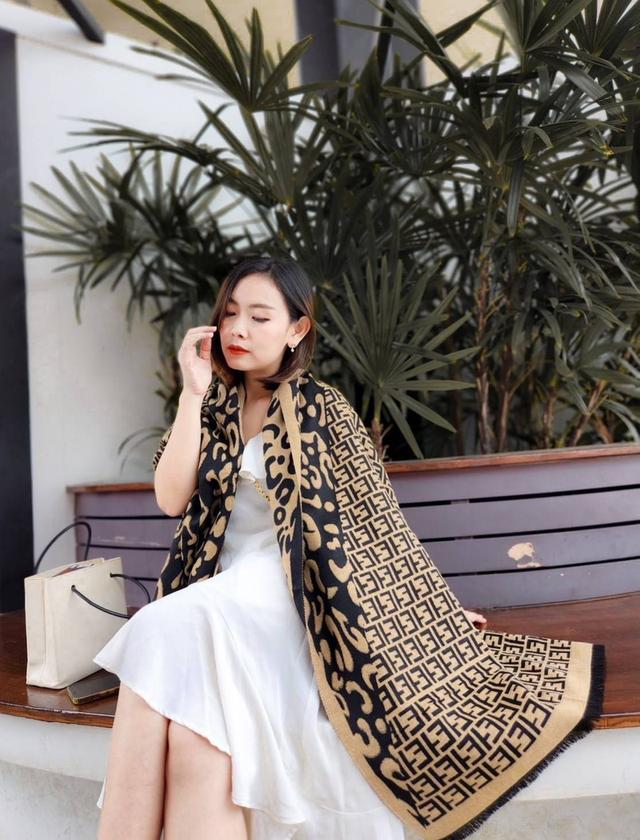 ผ้าคลุมไหล่Fendi 6