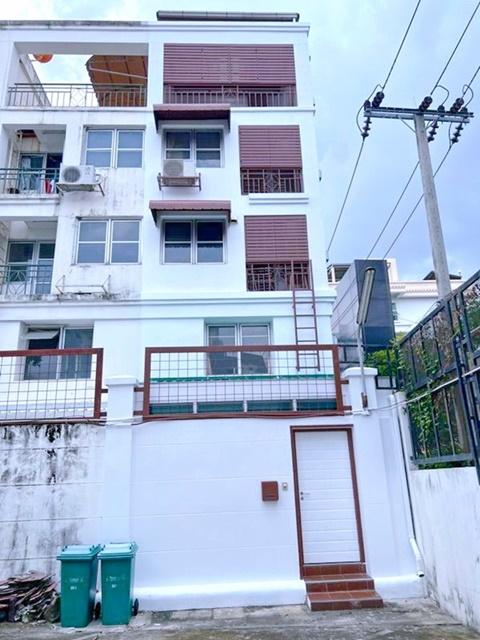 มีชั้นลอย 19 ตร.วา. รามคำแหง53 เดอะซีน ทาวน์อินทาวน์ 1.4 กม.ให้เช่าอาคาร 4 ชั้น 4นอน เดอะมอลล์ รามคำแหง 1.7 กม. MRTลาดพร