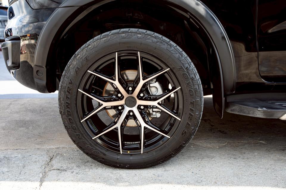 Ford Everest 2.2 Titanium Sunloof ปี 2018 สีดำ มือเดียวป้ายแดง 18