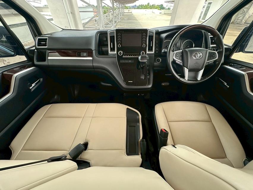 TOYOTA Majesty Model Premium 2.8L Diesel VN Turbo 14