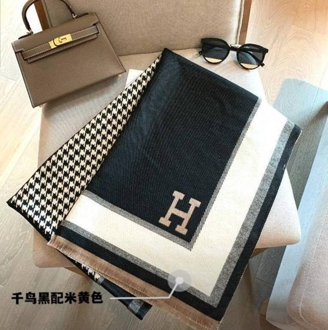 ผ้าคลุมไหล่Hermes 12