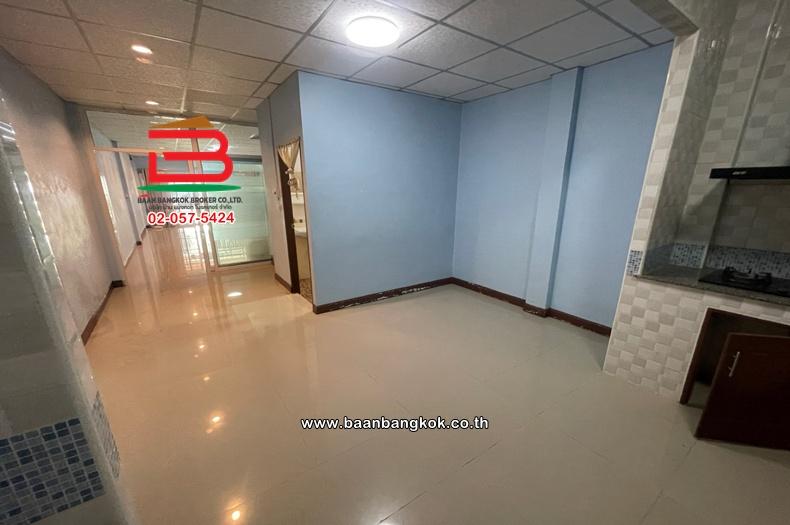 ทาวน์โฮม 2 ชั้น เนื้อที่ 20 ตร.ว. หมู่บ้านตะวันทอง 3 ซอย 2 (ซอยเพชรเกษม 69) ถนนเพชรเกษม แขวงหนองแขม เขตหนองแขม 5