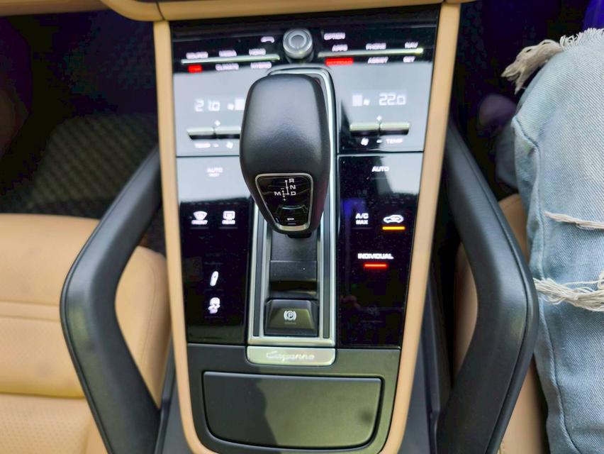 รหัสรถ KPV44 2023 Porsche Cayenne 3.0 E-Hybrid  12