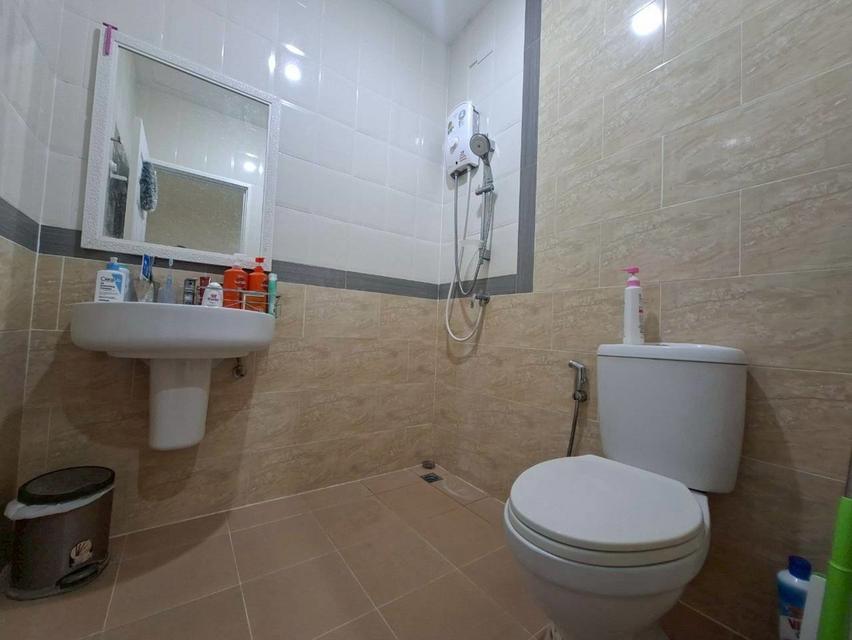 ขายบ้าน 2 ชั้น หมู่บ้านโกลเด้นทาวน์รังสิต-คลอง 3 ถนนเลียบคลองสาม 9