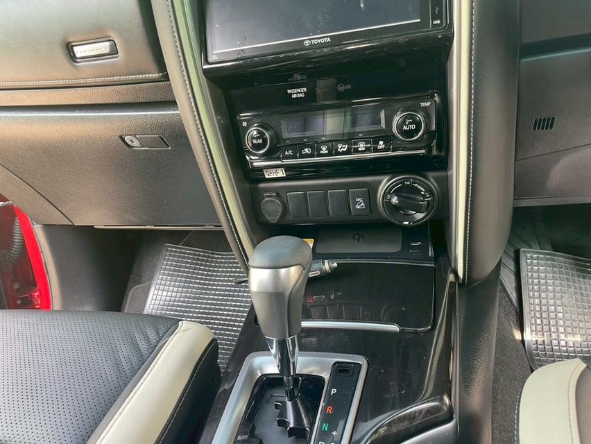2021 2021 TOYOTA FORTUNER 2.8 LEGENDER BLACK TOP 4WD AT 2021  999,000.-  สอบถาม  0853375537 6