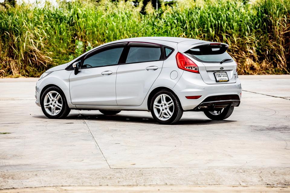 Ford Fiesta 1.5 Sport 5 ประตู สีเทา เกียร์ออโต้ ปี 2010 สวย สภาพดี  8