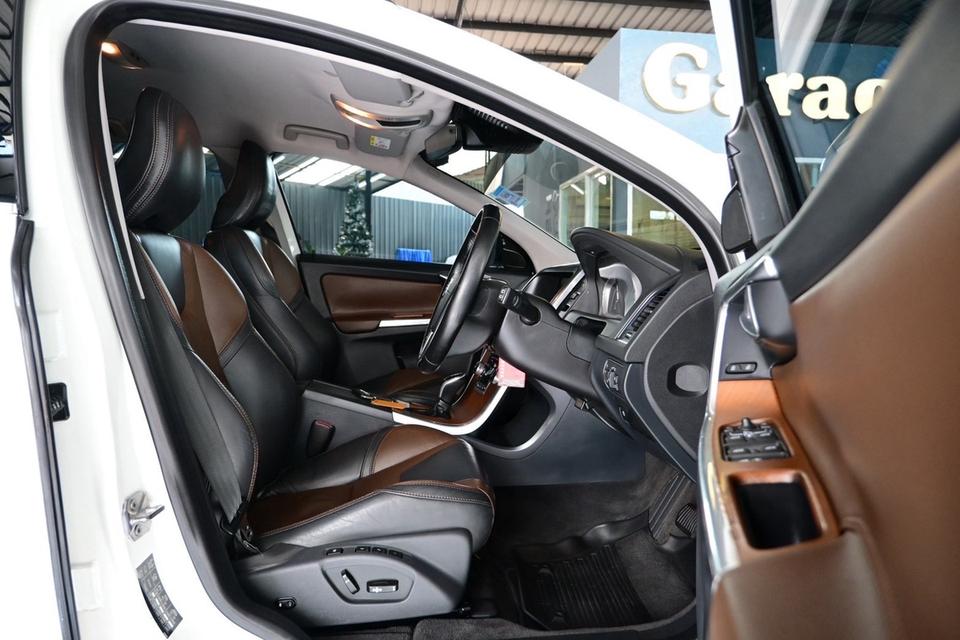 (แจ้งรหัสรถ JRS4136) 🚘 VOLVO XC60 T5 2016 รูปที่ 9