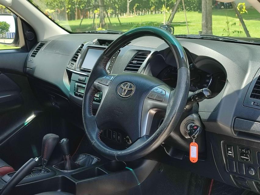Toyota Fortuner 3.0V 4WD TRD Sportivo 2015 5