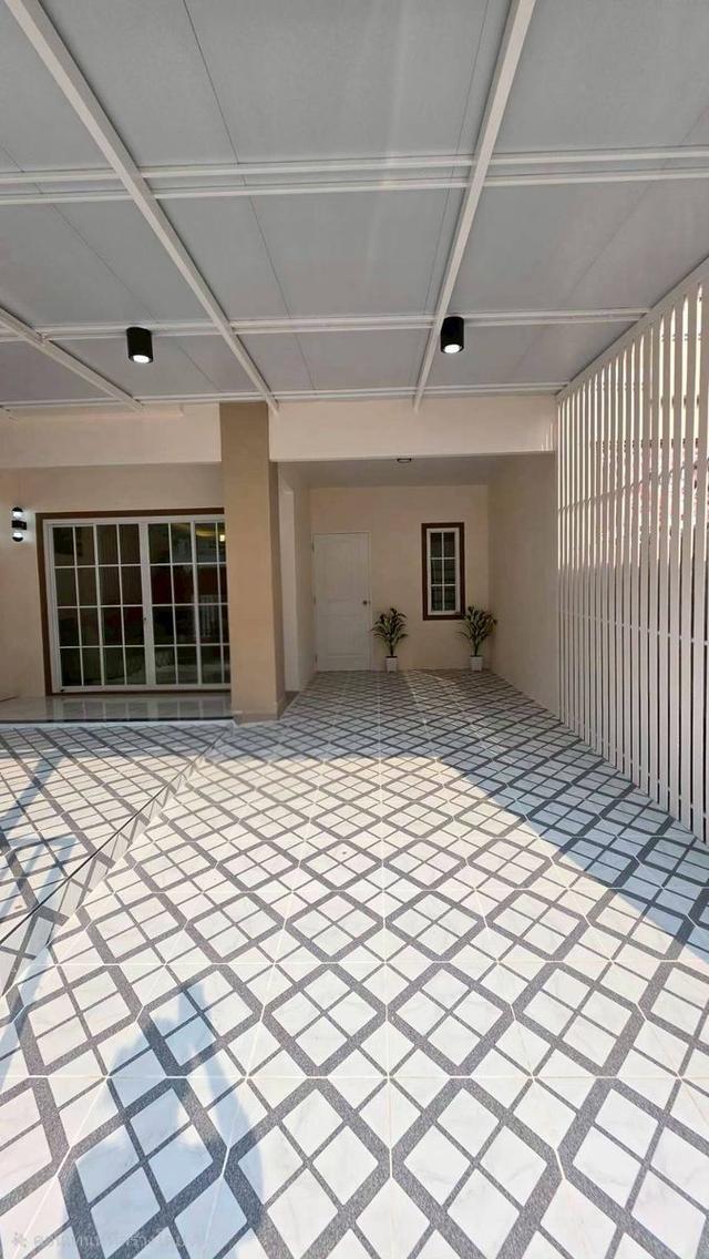 หมู่บ้านพฤกษา18/1 บางใหญ่ ซอยแก้วอินทร์ ทาวน์เฮาส์ 2 ชั้น มีเคาท์เตอร์บาร์ ตกแต่งใหม่พร้อมอยู่ หน้ากว้าง 6 เมตร ใกล้ทางด่วนM81-เซ็นทรัล เวสต์เกตื่น 5