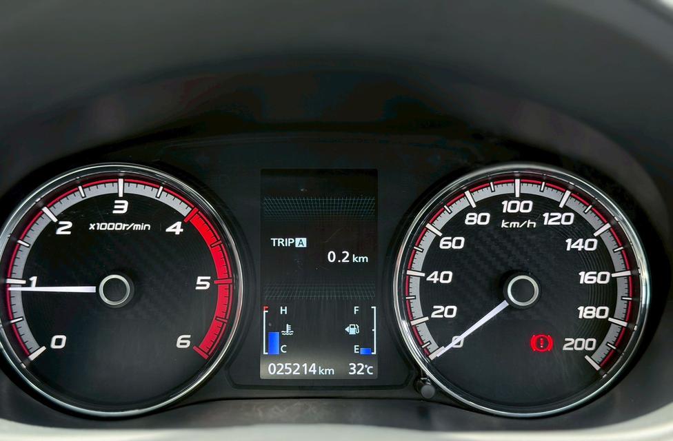 ปี 2021 MITSUBISHI TRITON, 2.4 GTโฉม PLUS MEGA CAB สีเทา เกียร์ธรรมดา6 สปีด เครื่องยนต์ดีเซล มือเดียวป้ายแดง 10