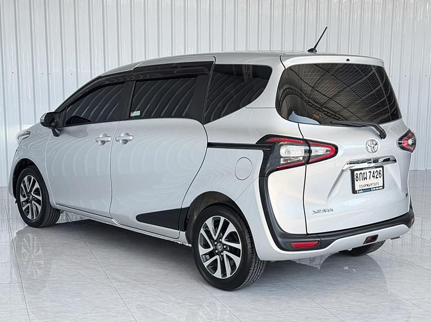 Toyota Sienta 1.5V เกียร์ออโต้ ปี19  6