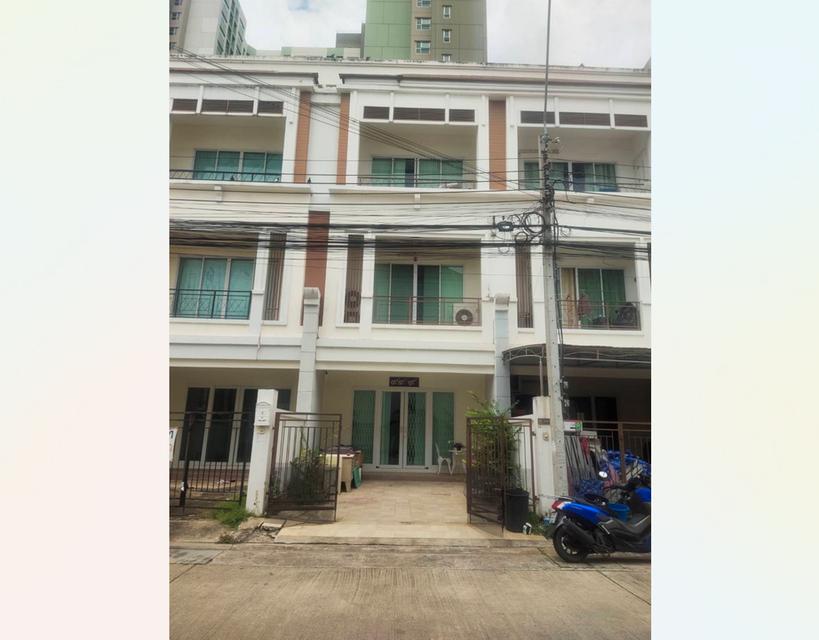 หมู่บ้านวิชั่นสมาร์ทซิตี้ พระราม 5 แยกติวานนท์ ขายทาวน์โฮม 3 ชั้น 24.3 ตร.วา ติดถนนเมน 3 ห้องนอน 3 ห้องน้ำ จอดรถ 2 คัน ใกล้ MRT ติวานนท์ 1