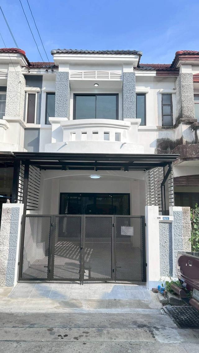 หมู่บ้านบุศรินทร์ บางบัวทอง ใกล้แยกบางพลู ทาวน์เฮ้าส์ 2 ชั้น ตกแต่งใหม่พร้อมอยู่ เส้นตลาดบางบัวทอง-แยกบางพลู 2