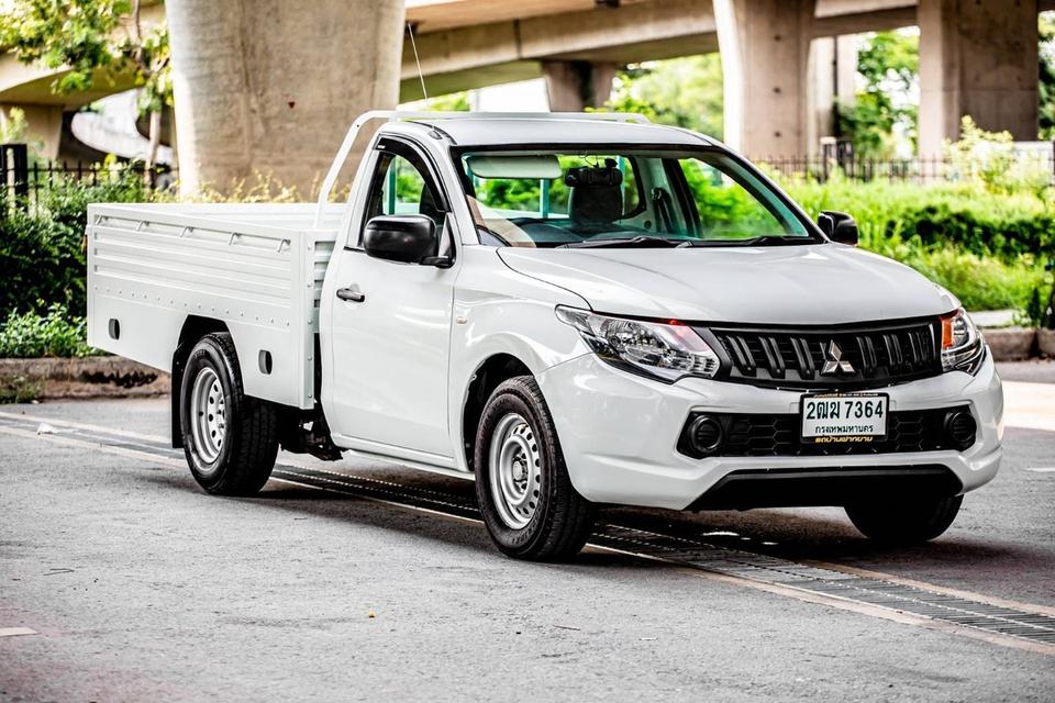 Mitsubishi Triton SingleCab 2.4 GL ปี 2017 เครื่องยนต์เบนซิน สีขาว เกียร์ธรรมดา  8